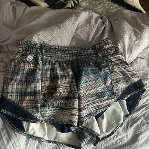 Lululemon hottie hot shorts 2.5 inch